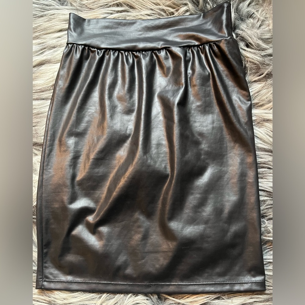 Poof shiny stretchy pencil skirt